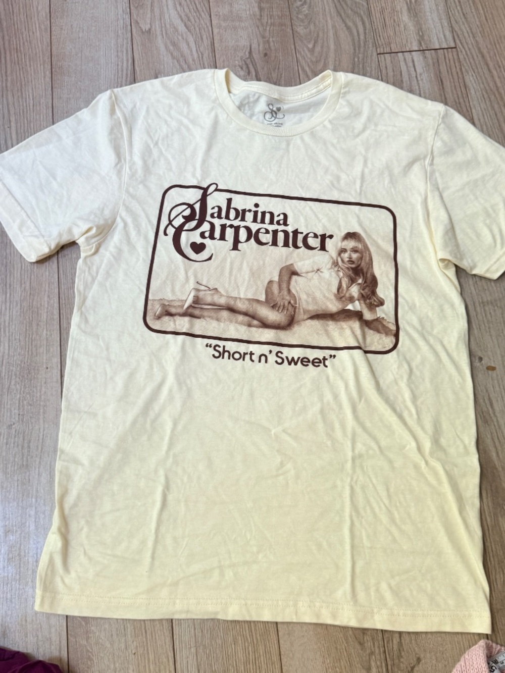 Sabrina Carpenter Tee size L